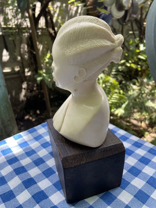 Statueta veche de os