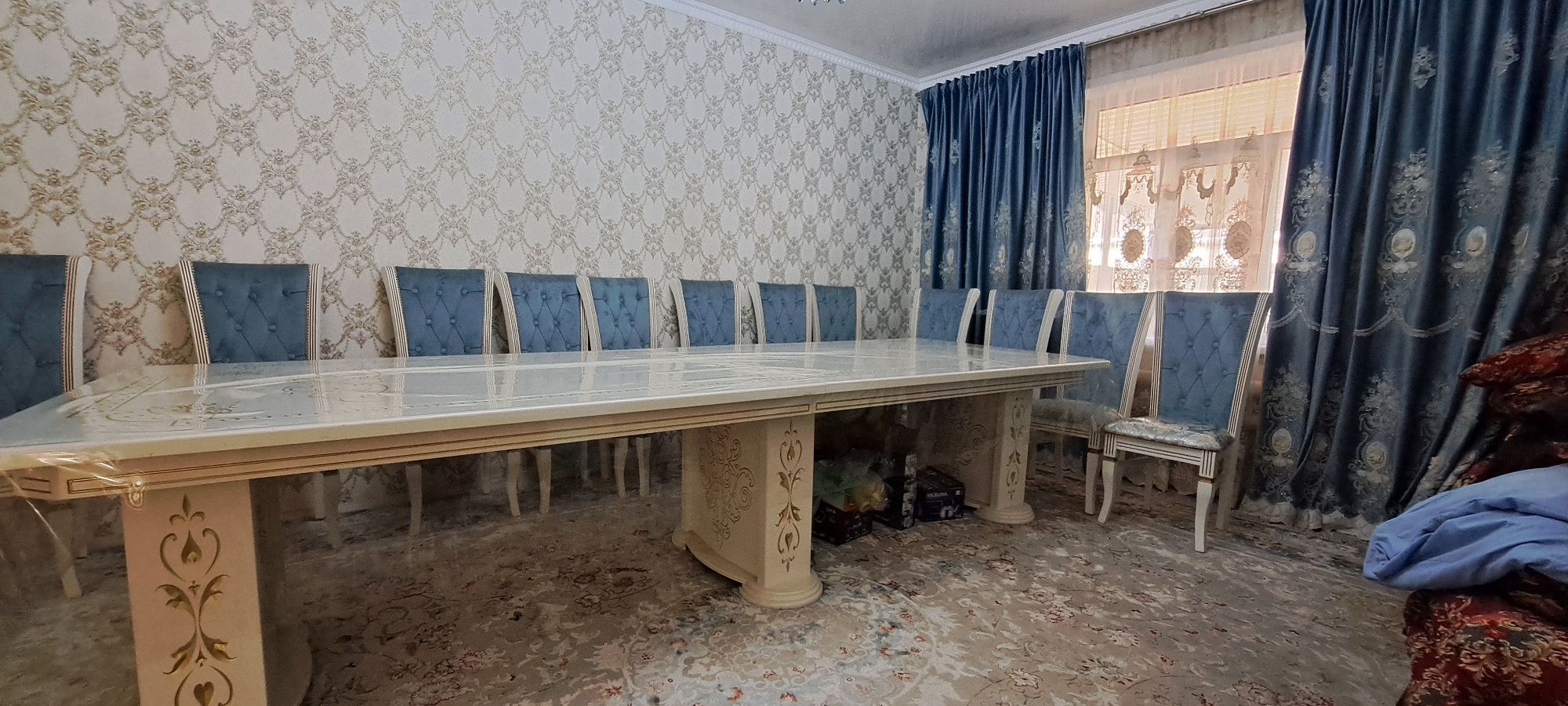 Стол в отличном состоянии 4,5метр