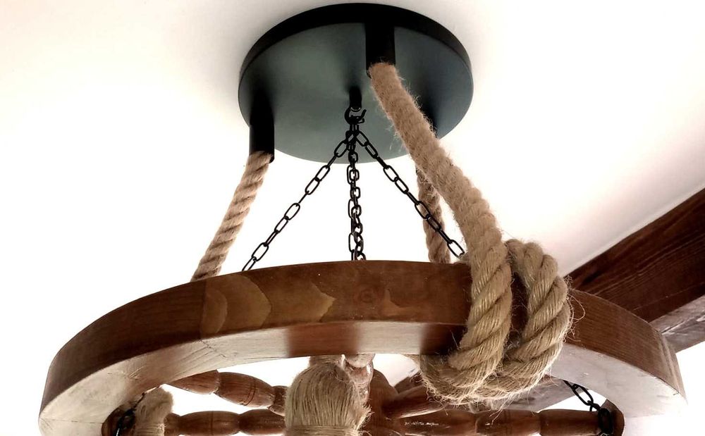 Lustră rustică din lemn și funie – unicat, roată car