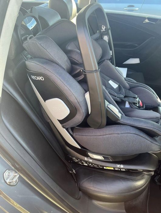 Продавам чисто ново детско столче за кола Recaro