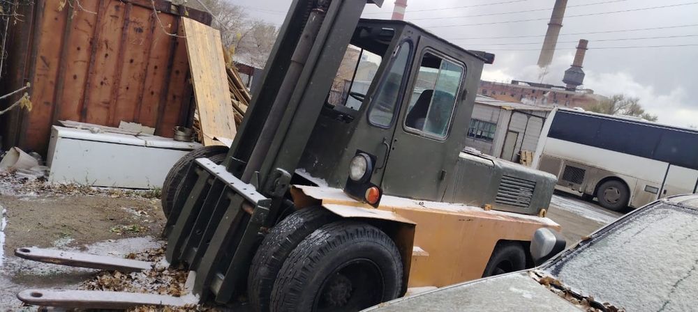 Погрузчик вилочный