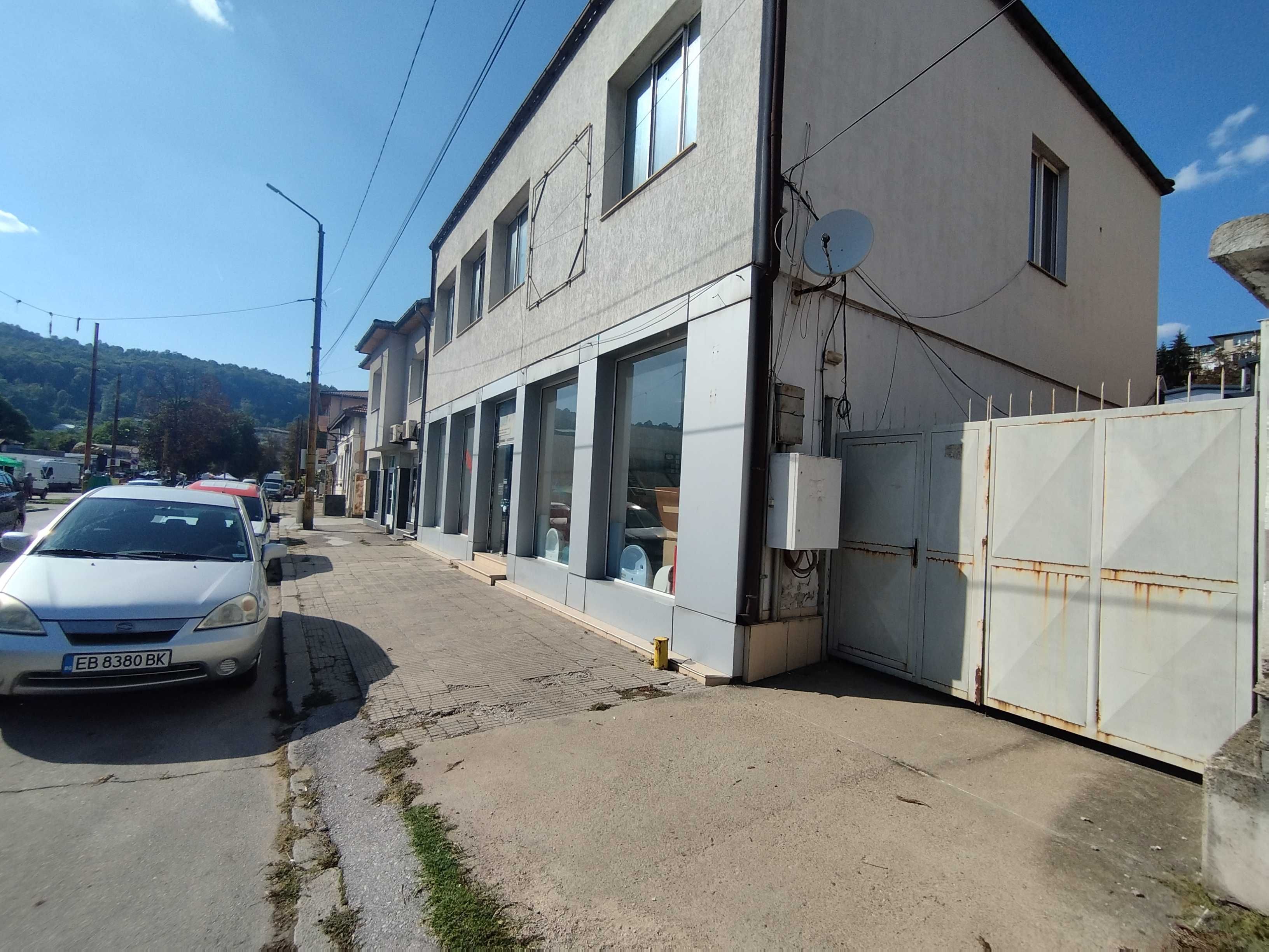 Търг. помещение,склад 200м2 на пазара на Шивара в Габрово