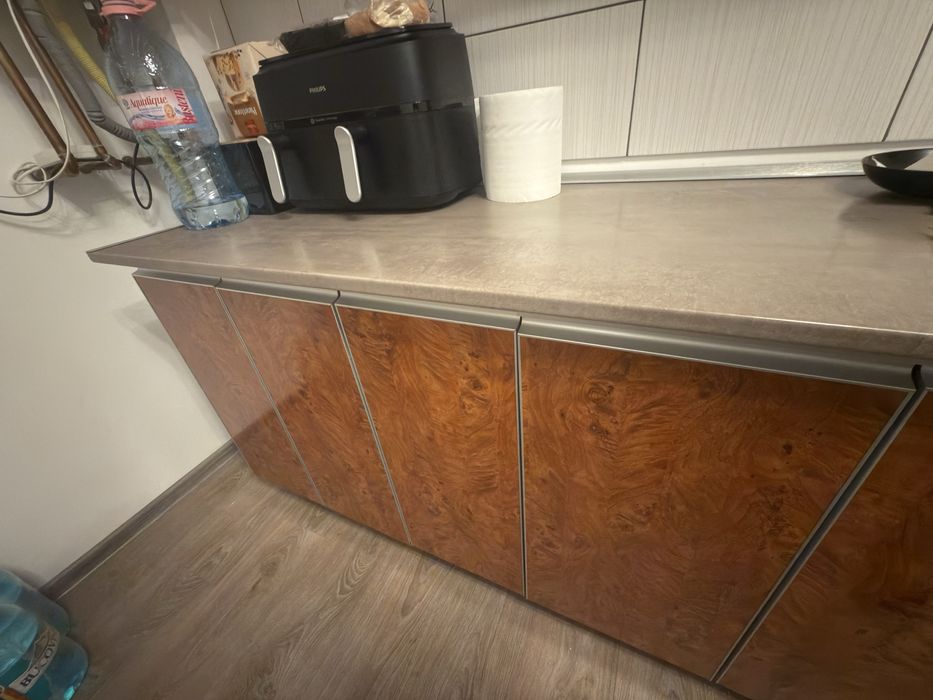 Vand mobila de bucatarie + plita + chiuveta toata