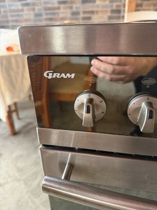 Иноксова готварска Печка с керамични котлони Gram