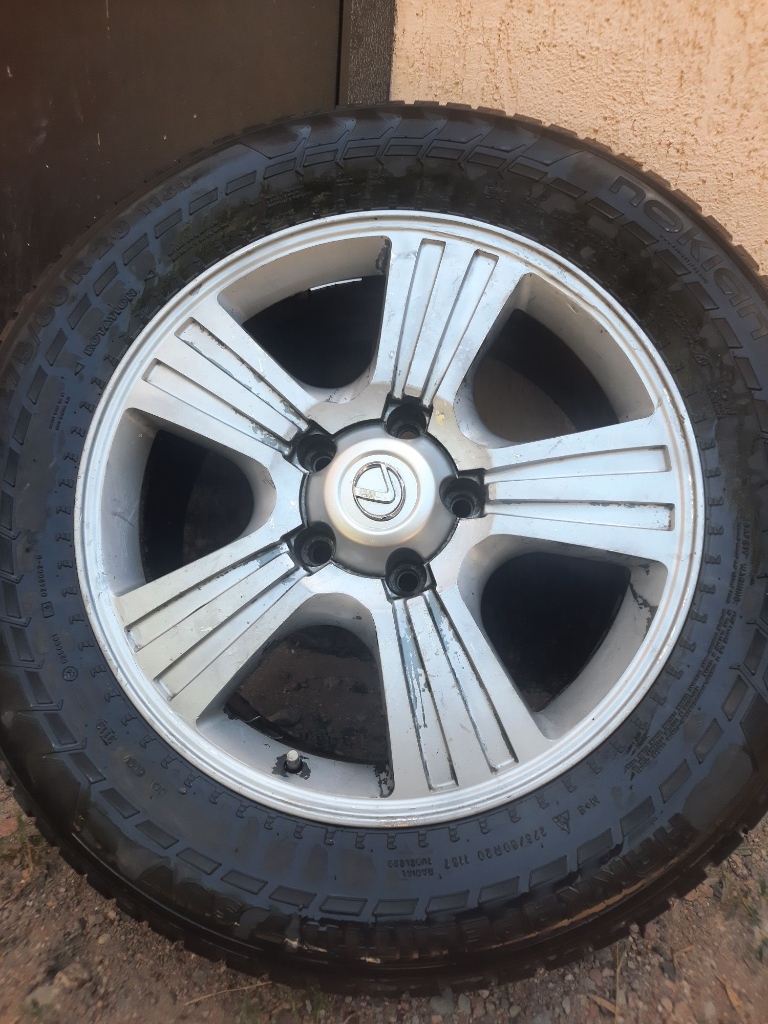 Диски R20 Lexus с шинами