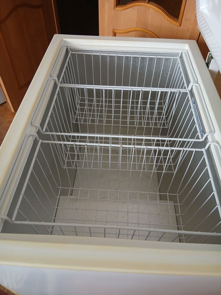 Продам большую морозильную камеру