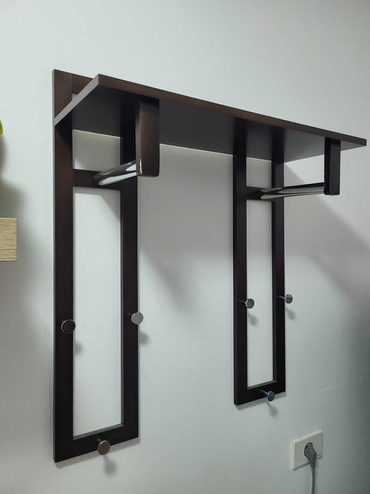 Cuier de perete modern din lemn și metal – design elegant