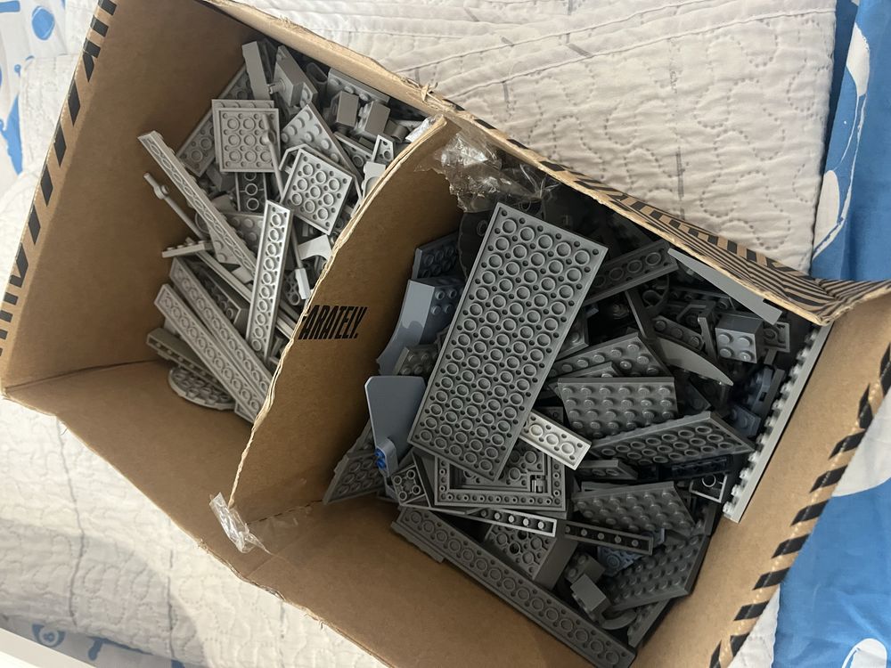 Lego части, които са сортирани по цветове