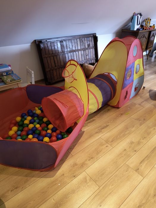 Cort cu piscina cu bile  și tunel copii