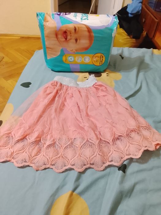 Donez o fustiță și 35de pampers nr4