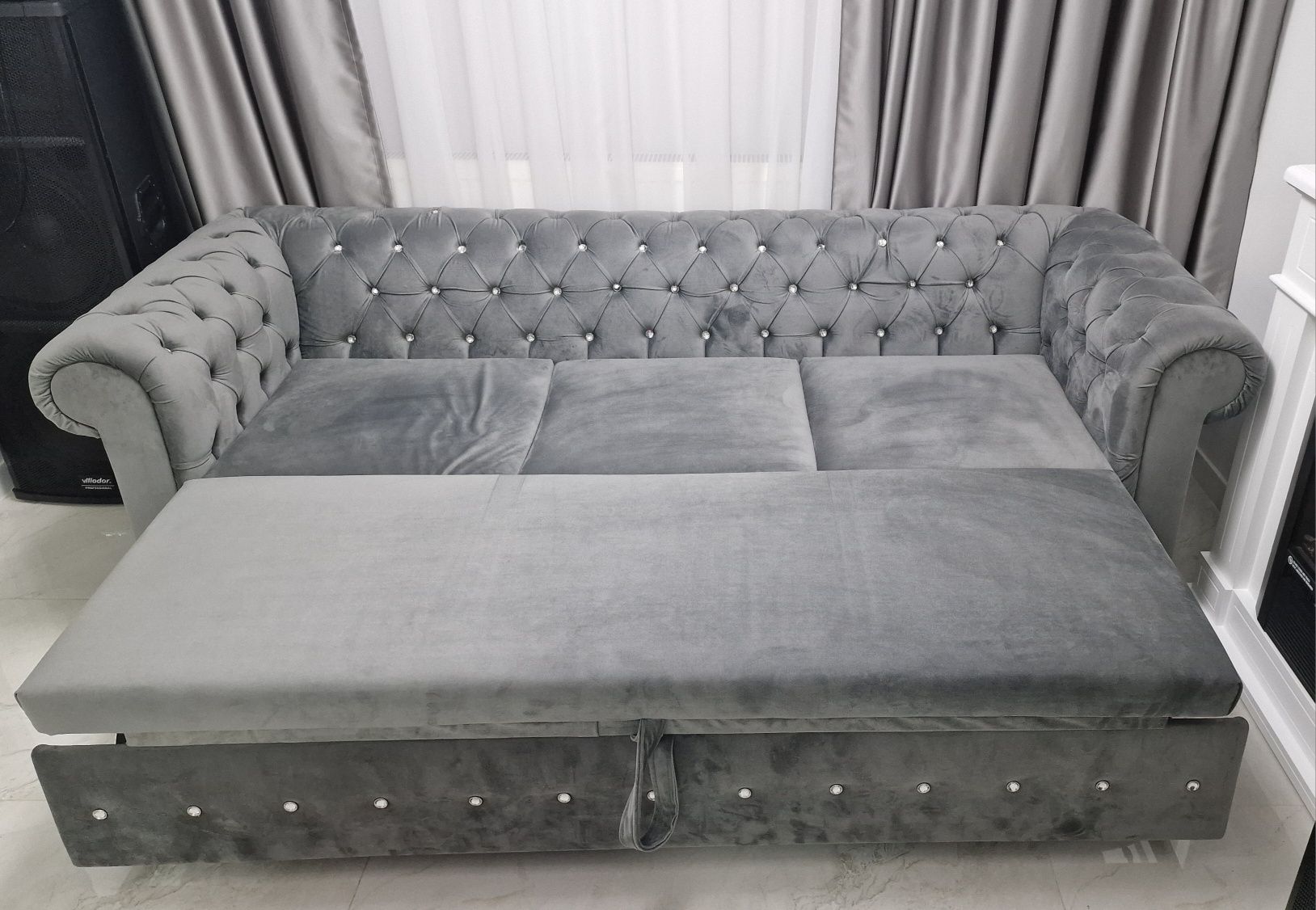 Vand canapea chesterfield extensibila