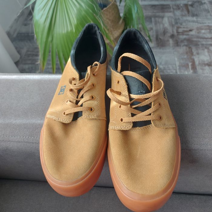 Vand tenesi DC piele intoasa NOI