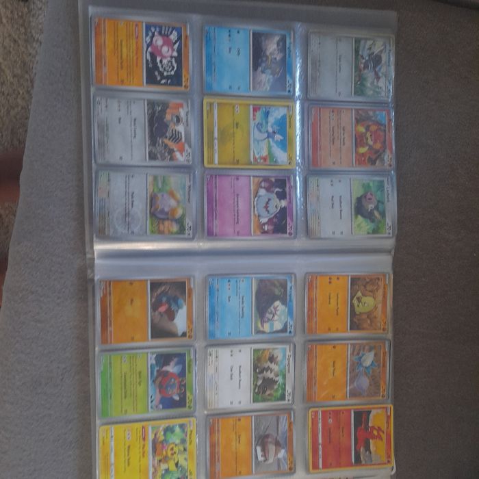 Cartonașe pokemon rare și reale