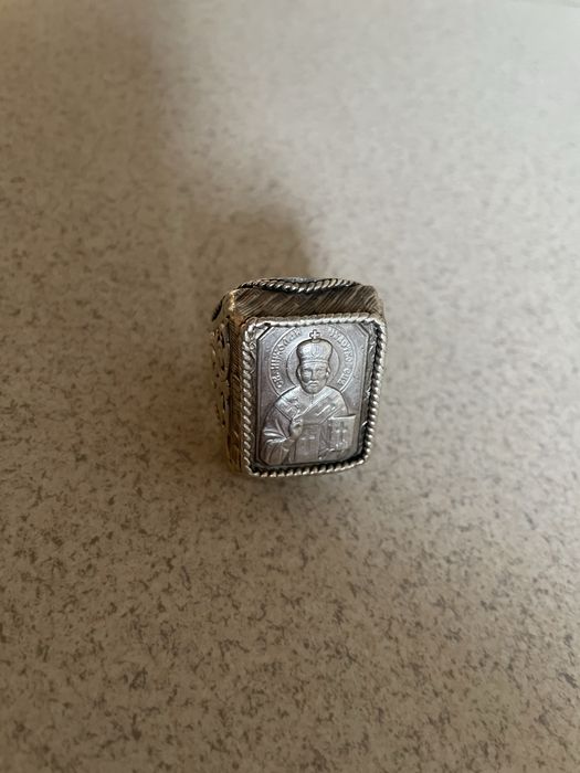Продам массивную серебряную печатку для мужчины