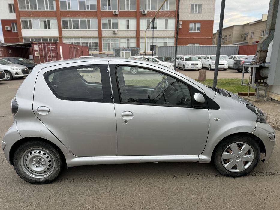 Продам машину Toyota aygo
