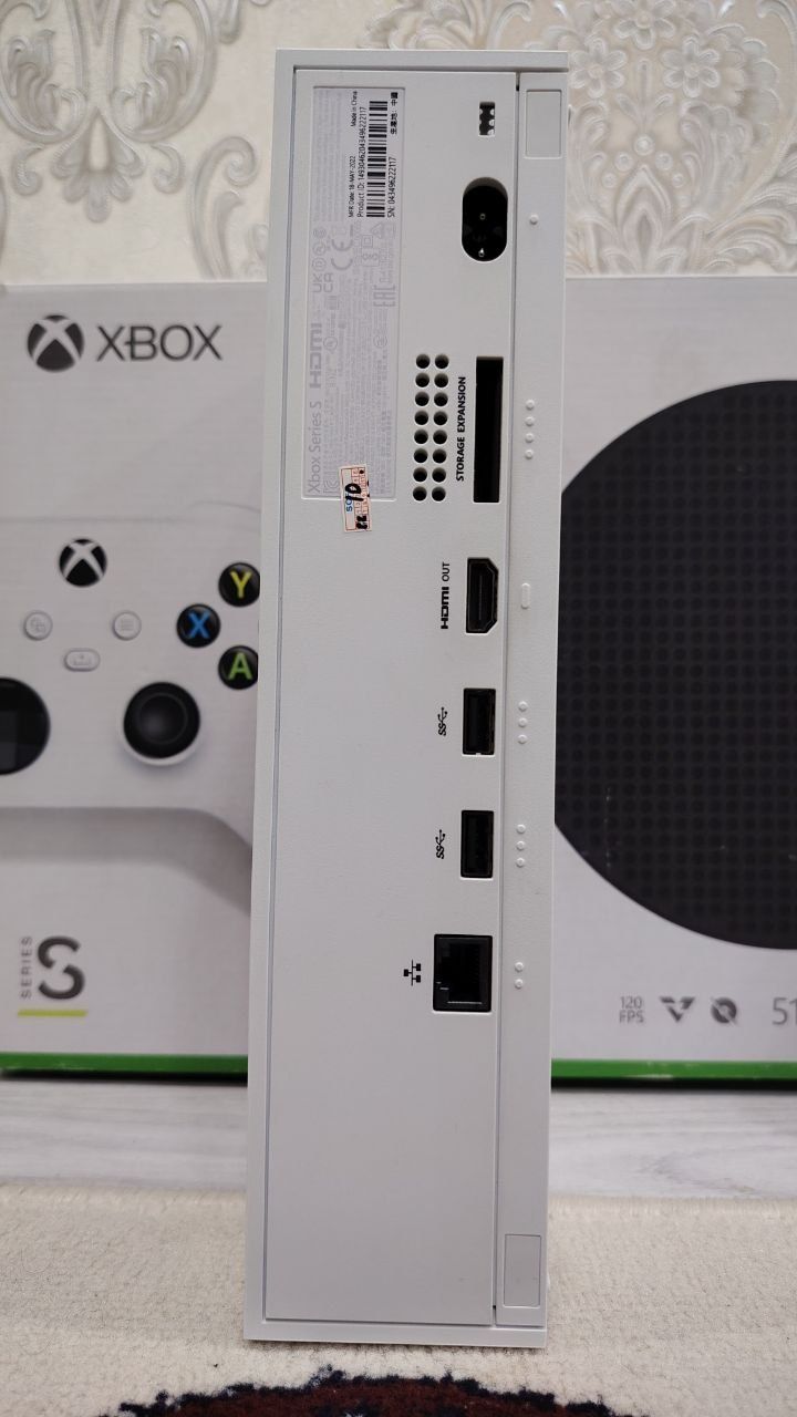 Xbox series s 512 GB идеальный состояние как новый 2 джойстик
