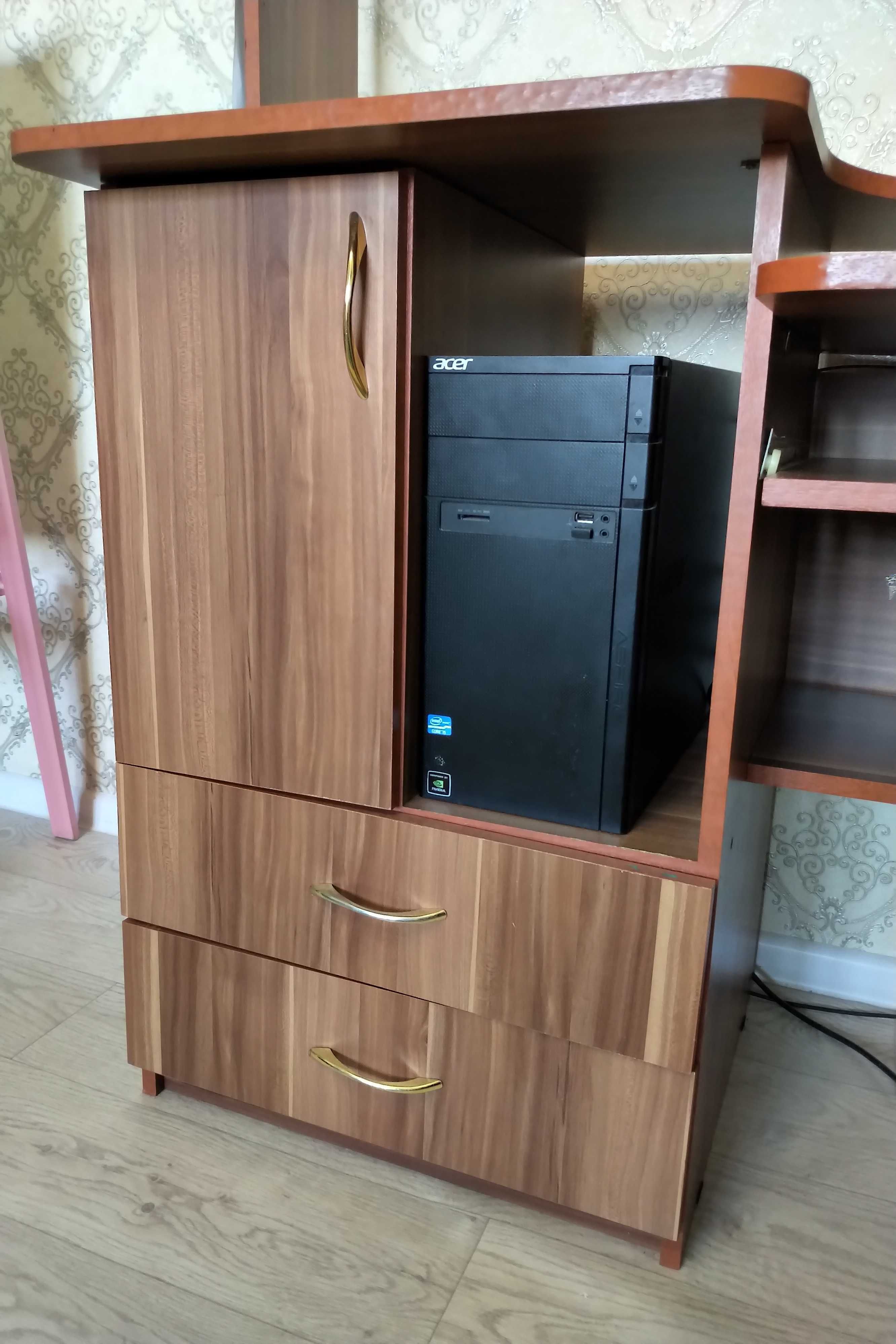 Стол компьютерный