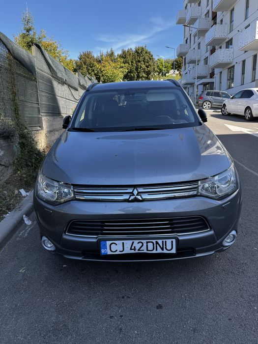 Vand / Schimb Mitsubishi Outlander mai multe poze si video in privat
