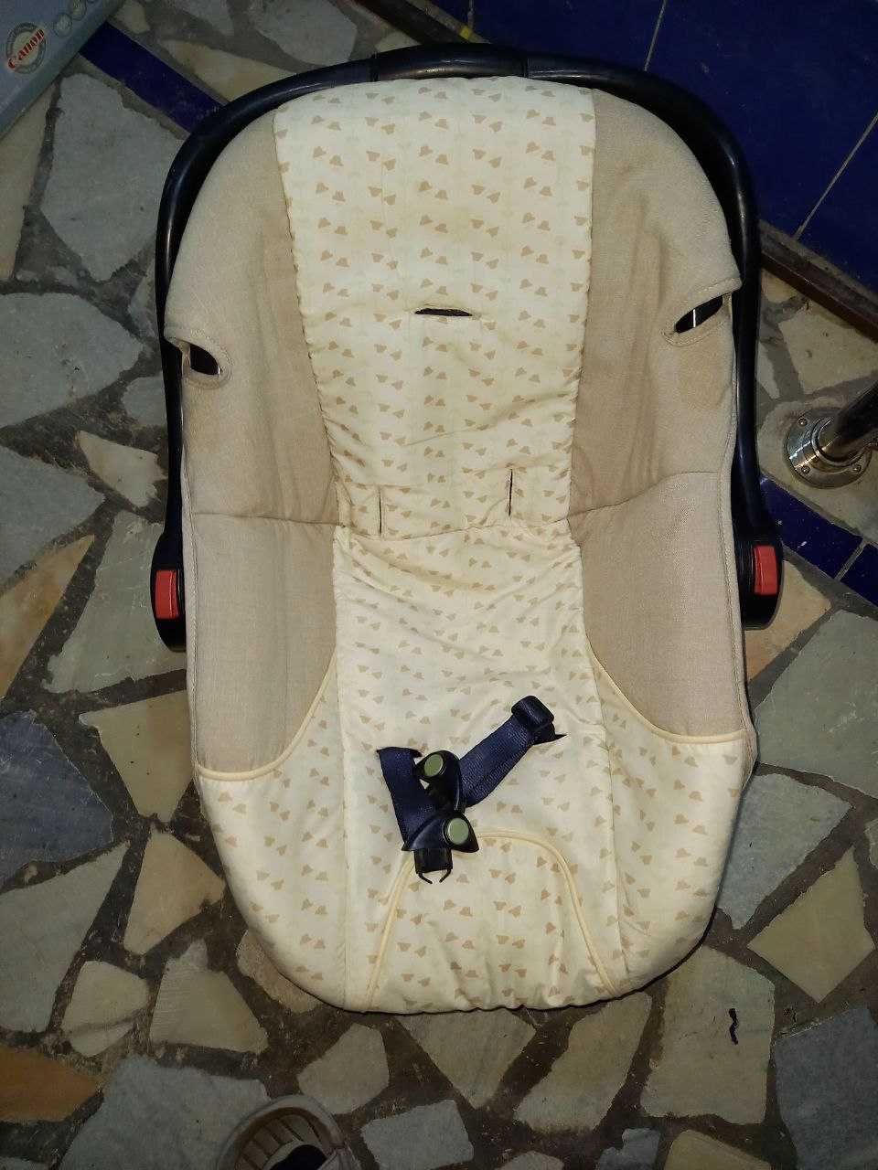 Детское кресло автомобильное в отличном состоянии