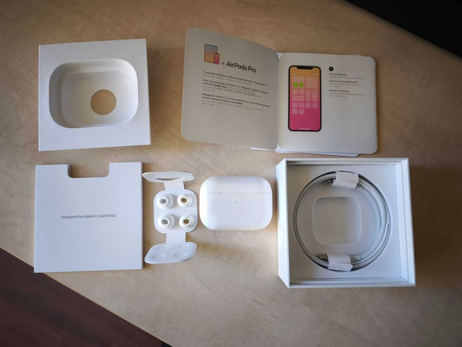 Apple AirPods Pro MWP22ZM/A с кейс за безжично зареждане - оригинални