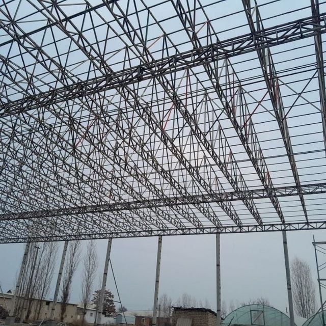 Kanteyner materialdan tom naves stadiyonlar qurib ornatamiz