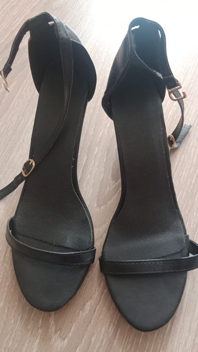 Продам красивые туфельки дёшево!