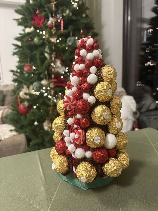 Bradut din Ferrero Rocher