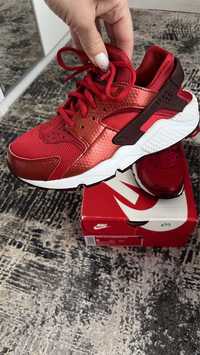 Дамски маратонки Nike Air Huarache