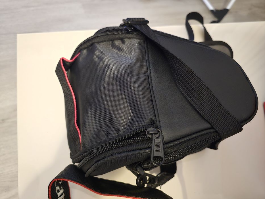 Canon EOS 4000D + obiectiv EF-S 18-55mm