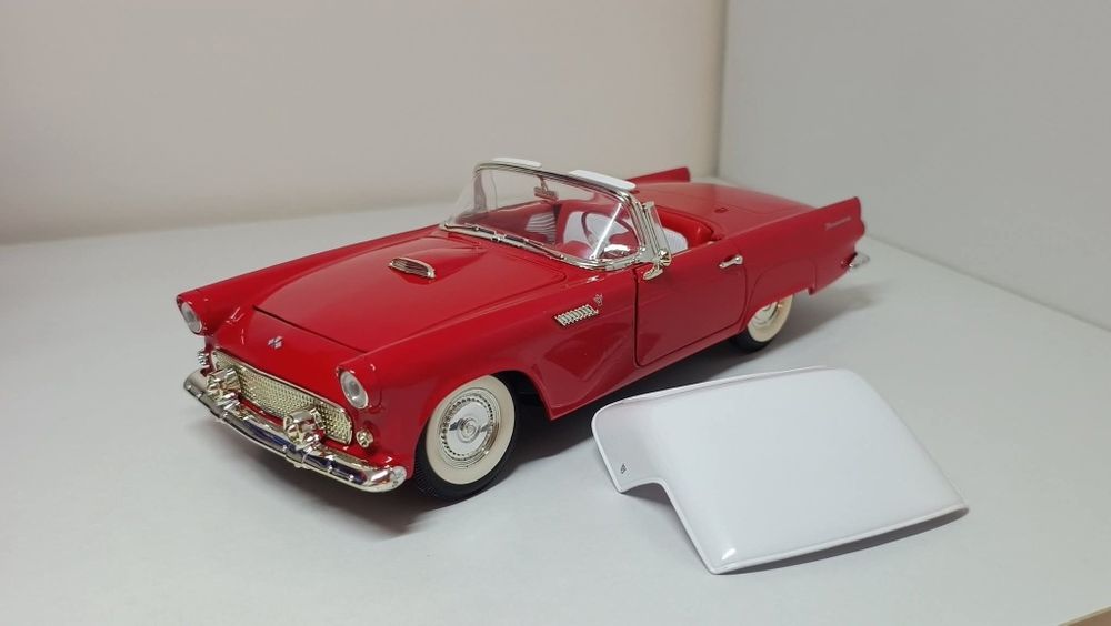 Machetă Ford Thunderbird 1/18 Revell