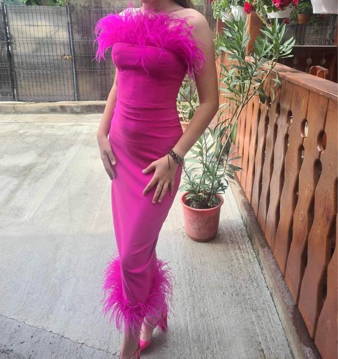 Vand rochita marimea S.Fara defecte.