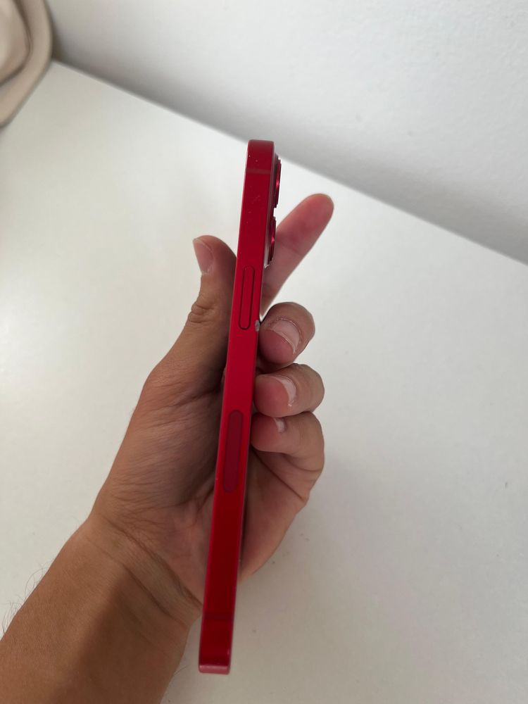Iphone 13 красный
