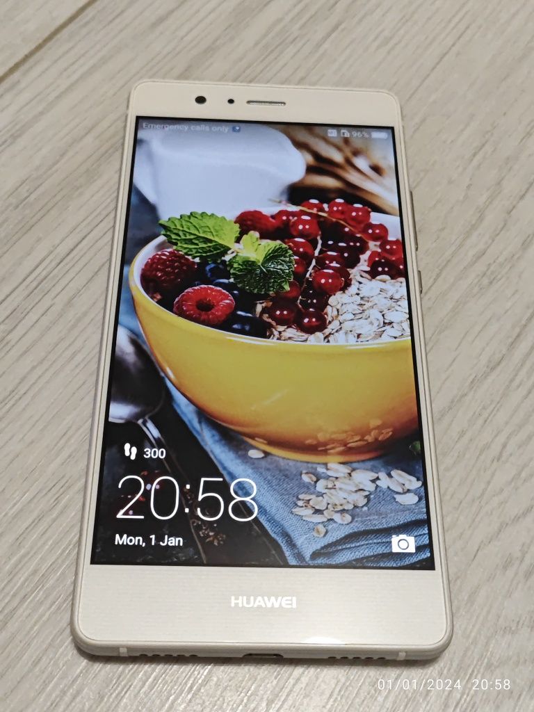 Vand Huawei P9 lite alb, stare excelenta