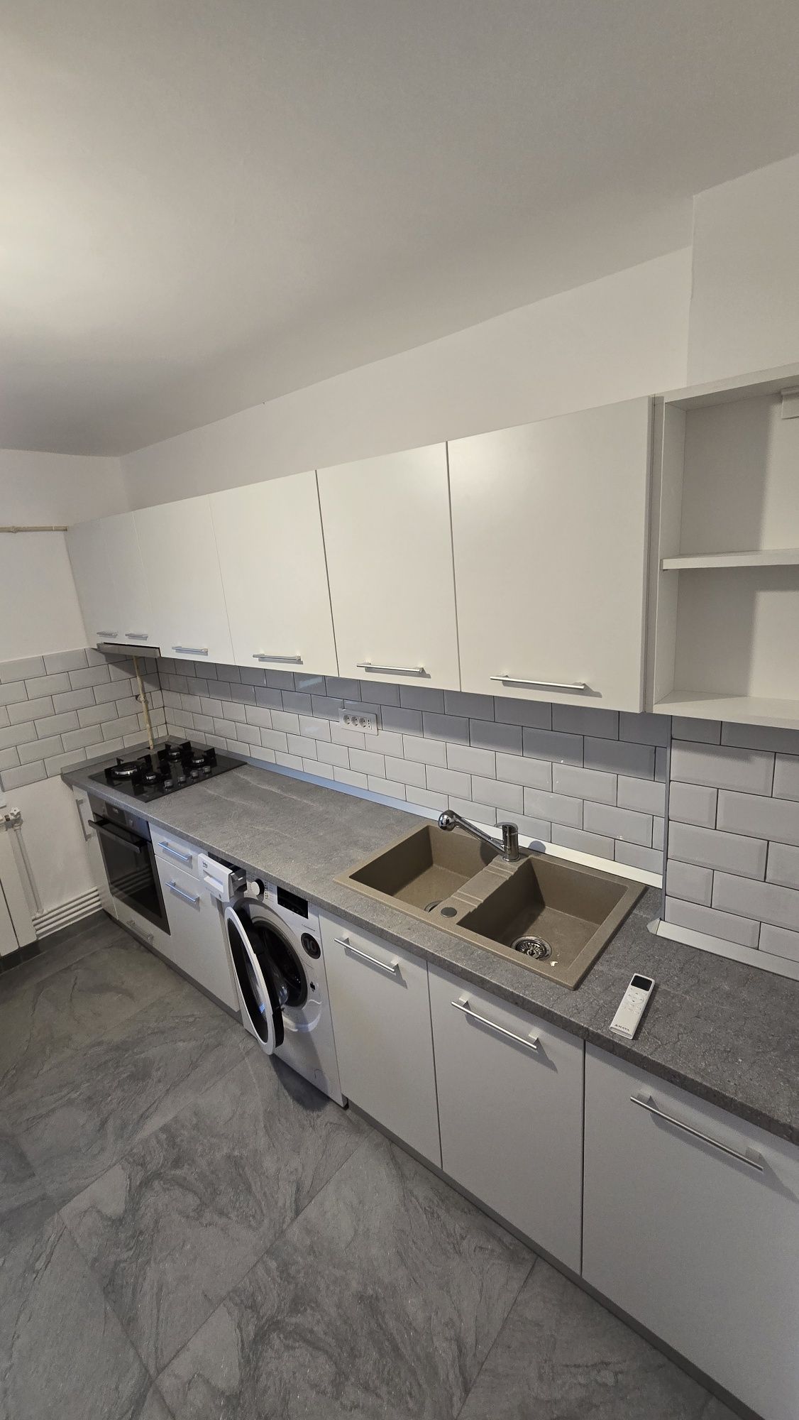 De închiriat apartament 2 camere decomandat eta 2, zona Gariiri