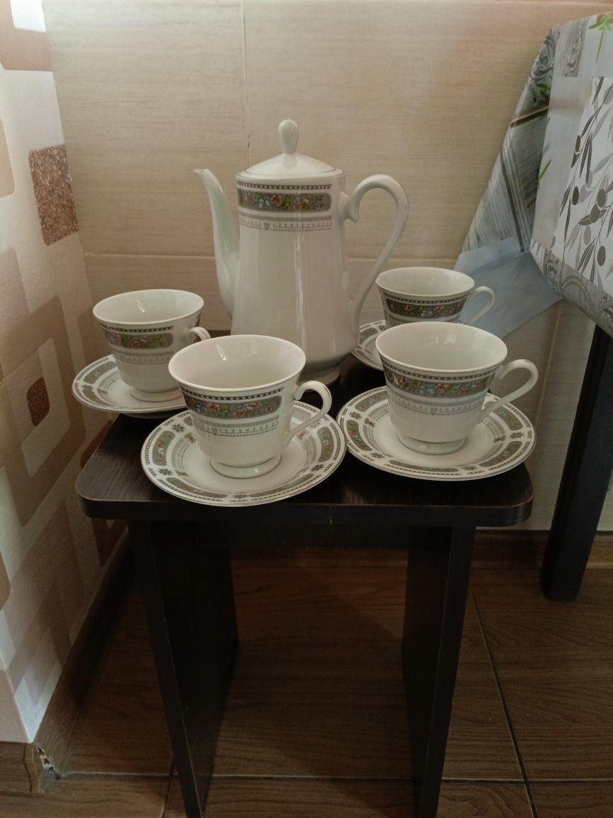 Продам чайник и чашки