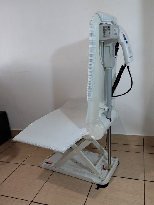 Lift pentru baie cada persoane cu dizabilități Aquatec 140kg