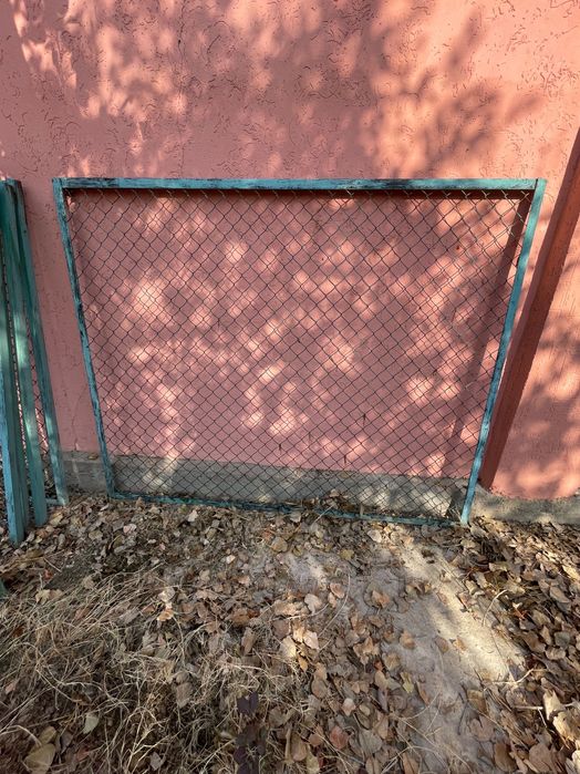 Продам ограждения для футбольных полей в хорошем состоянии.