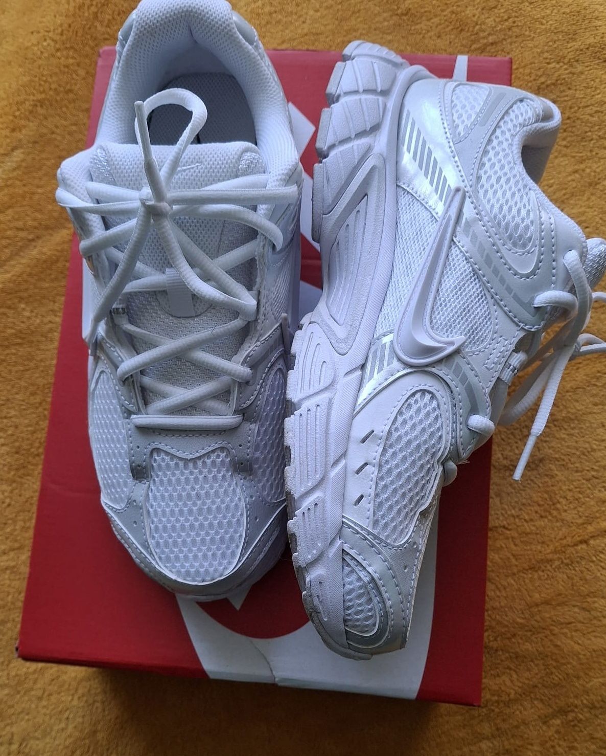 Мрежести маратонки Nike