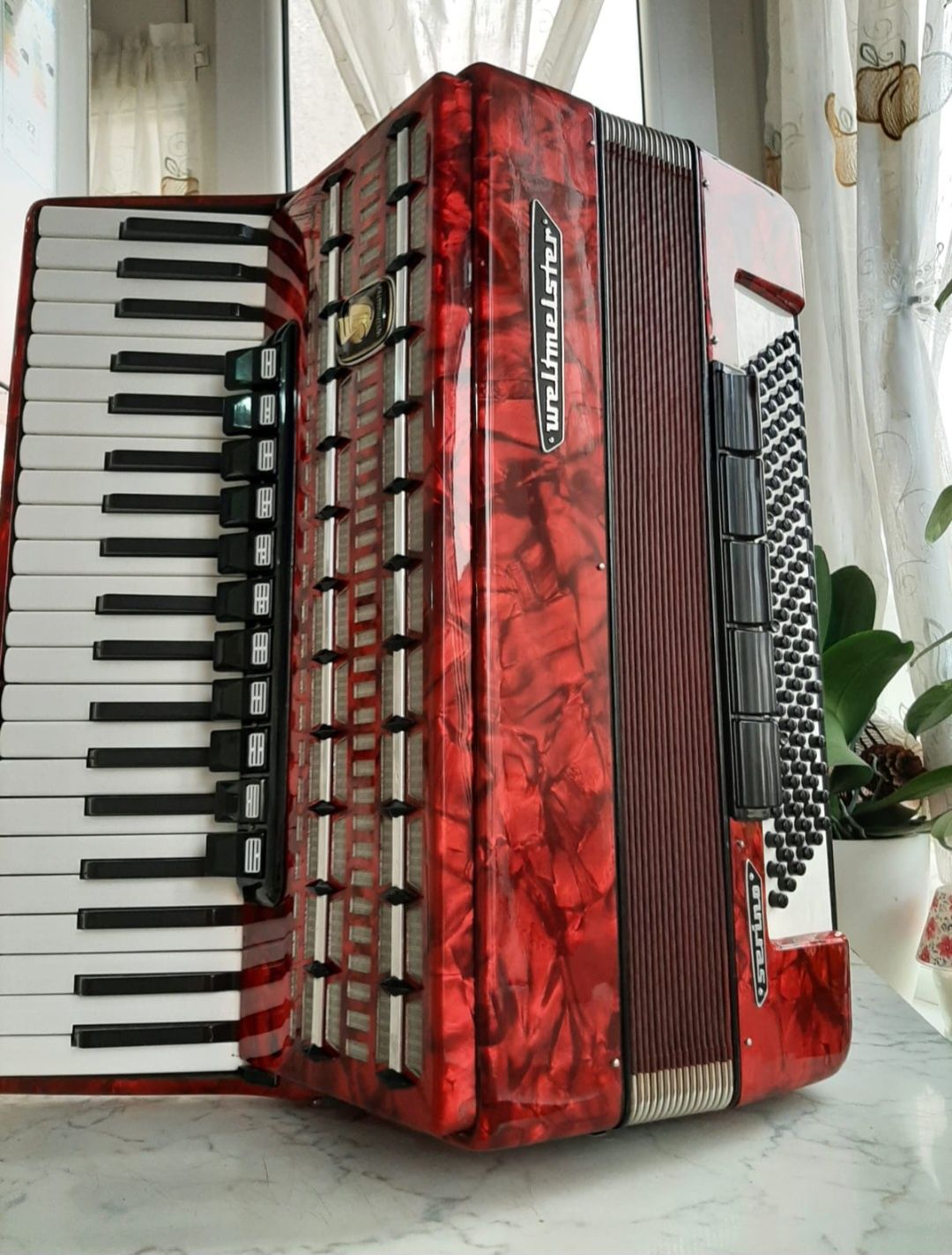 Vând acordeon Weltmeister Serino