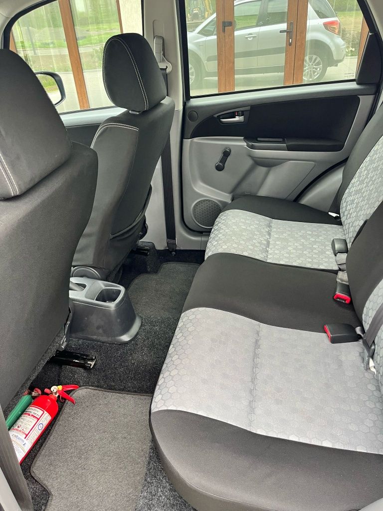 Vând Suzuki Sx4!
