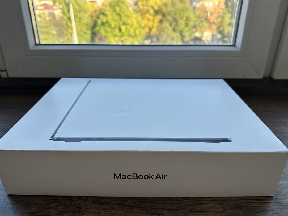 MacBook Air 13″ M3 • 16 GB • 512 G - чисто нов