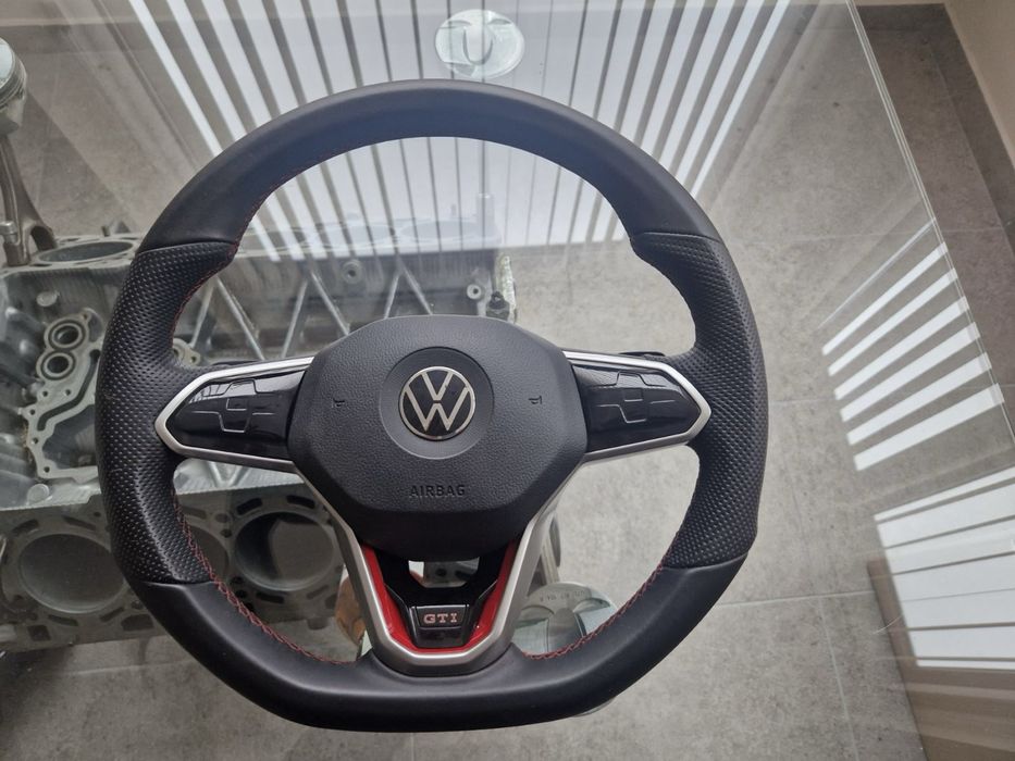 Волан с airbag за Golf 8 GTI 1400 лв