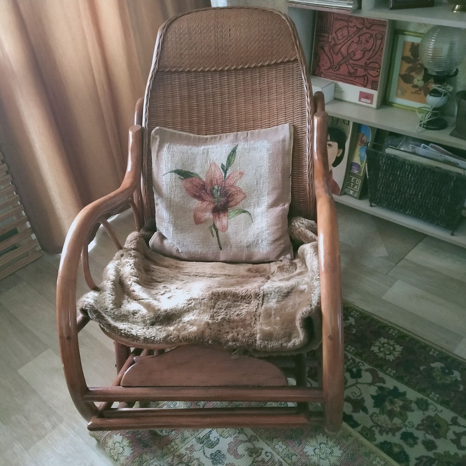 Кресло - качалка, бамбук,в отличном состоянии, срочно продам
