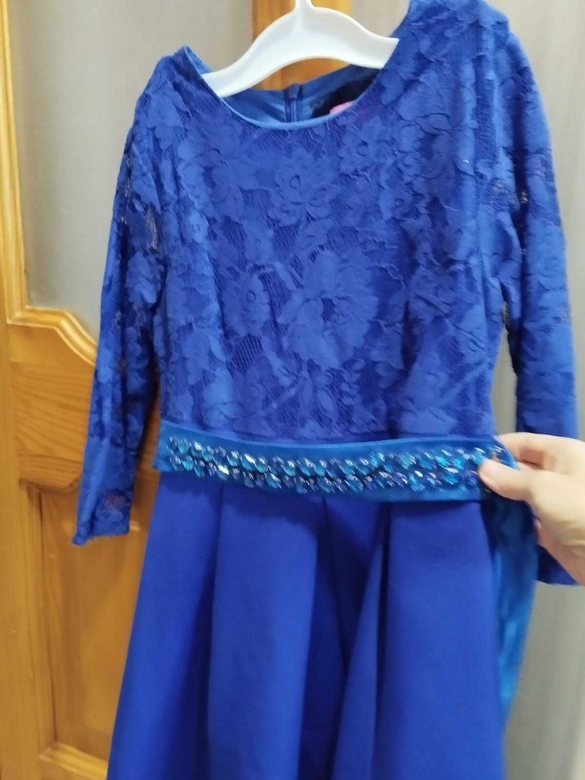 Продам нарядное платье для девочки
