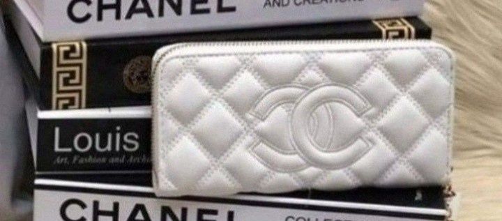 Set geanta Chanel +portofel ,alb imaculat, super model, Italia,saculet