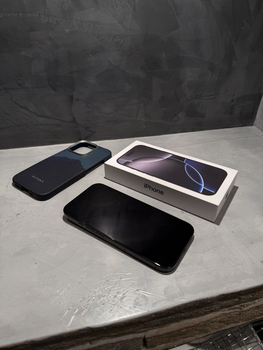 КАТО ЧИСТО НОВ Iphone 16 Pro Black + подарък Pitaka case