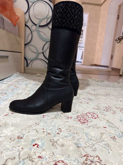 Продаётся женские кожанные сапоги