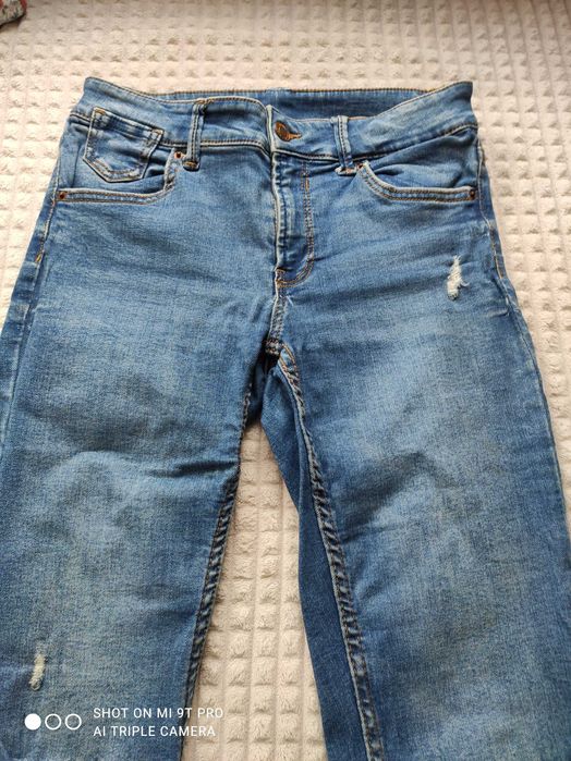 Разнообразни цветове и модели момичешки дънки