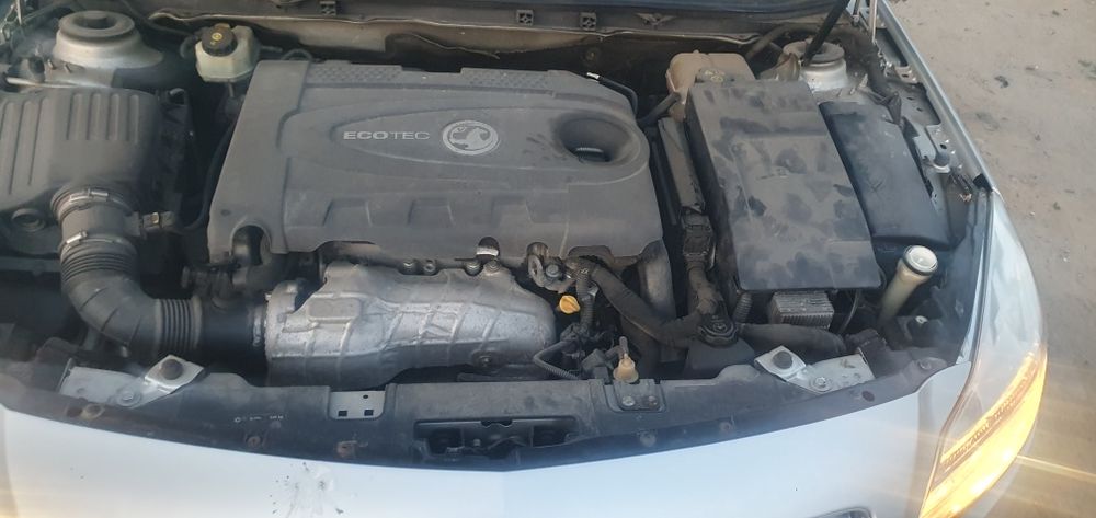 Dezmembrez opel insigna 2.0 cdti
