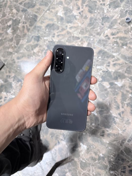 Продам самсунг а 36 5g и в подарок Fit 3